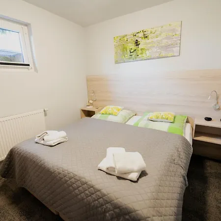 Schoene Aussicht Gruen 公寓 *